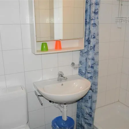 Anne - 1- Stock Appartement-fewo- Dusche Oder Bad- Wc 12-bettwohnung By Interhome * Hornkessel
